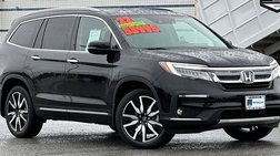 2022 Honda Pilot Touring w/Rear Captain's Chairs