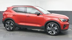 2023 Volvo XC40 B5 Plus Dark Theme