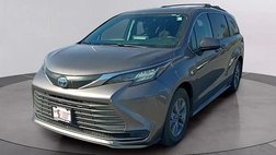 2022 Toyota Sienna LE 8-Passenger
