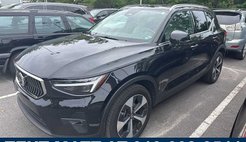2024 Volvo XC40 B5 Plus Bright Theme