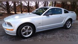 2005 Ford Mustang GT Deluxe