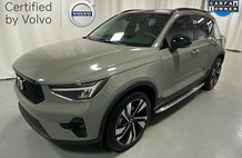 2023 Volvo XC40 B5 Plus Dark Theme