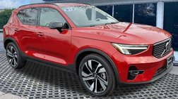 2023 Volvo XC40 B5 Plus Dark Theme