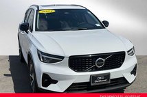 2023 Volvo XC40 B5 Plus Dark Theme