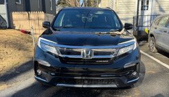 2020 Honda Pilot Touring w/Rear Captain's Chairs