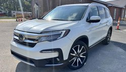 2019 Honda Pilot Touring w/Rear Captain's Chairs