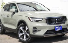 2023 Volvo XC40 B5 Plus Bright Theme