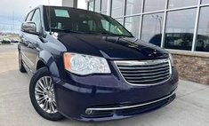2015 Chrysler Town and Country Touring-L