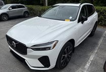 2023 Volvo XC60 Recharge T8 Ultimate Dark Theme