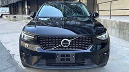 2025 Volvo XC40 B5 Plus Dark Theme