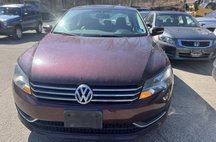 2014 Volkswagen Passat SE with Sunroof and Nav 1.8