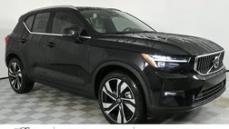 2025 Volvo XC40 B5 Ultra Bright Theme