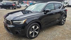 2025 Volvo XC40 B5 Plus Bright Theme
