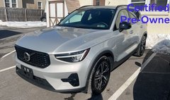 2023 Volvo XC40 B5 Plus Dark Theme