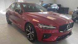 2024 Volvo S60 B5 Plus Dark Theme
