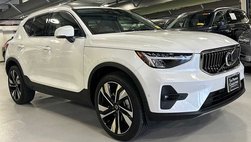 2025 Volvo XC40 B5 Plus Bright Theme