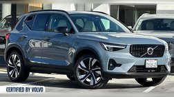 2023 Volvo XC40 B5 Ultimate Dark Theme