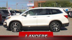 2021 Honda Pilot Touring w/Rear Captain's Chairs