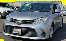 2018 Toyota Sienna LE