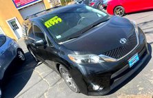 2013 Toyota Sienna SE 8-Passenger