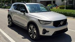 2025 Volvo XC40 B5 Plus Dark Theme