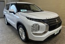 2023 Mitsubishi Outlander ES
