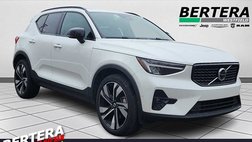 2025 Volvo XC40 B5 Plus Dark Theme