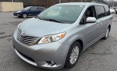 2017 Toyota Sienna XLE 7-Passenger Auto Access Seat