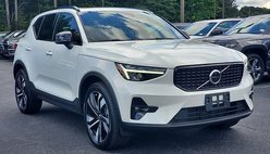 2023 Volvo XC40 B5 Plus Dark Theme