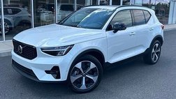 2025 Volvo XC40 B5 Plus Dark Theme