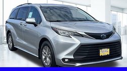 2022 Toyota Sienna LE 8-Passenger