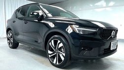 2025 Volvo XC40 B5 Plus Dark Theme