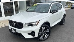 2023 Volvo XC40 B5 Plus Dark Theme