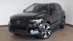 2023 Volvo XC40 B5 Plus Dark Theme