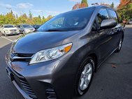 2018 Toyota Sienna LE