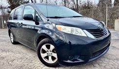 2013 Toyota Sienna LE 8-Passenger