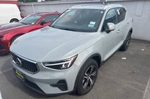 2024 Volvo XC40 Core