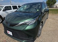 2022 Toyota Sienna LE 8-Passenger