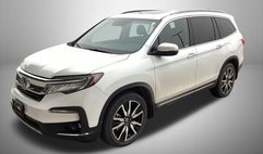 2020 Honda Pilot Touring w/Rear Captain's Chairs