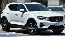 2025 Volvo XC40 B5 Core Bright Theme