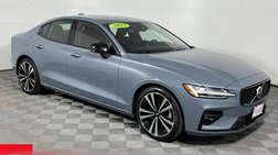 2023 Volvo S60 B5 Plus Dark Theme