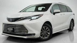 2022 Toyota Sienna LE 8-Passenger