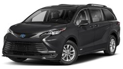 2022 Toyota Sienna LE 8-Passenger