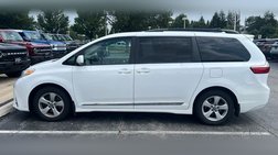 2018 Toyota Sienna LE 7-Passenger Auto Access Seat