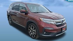 2022 Honda Pilot Touring w/Rear Captain's Chairs