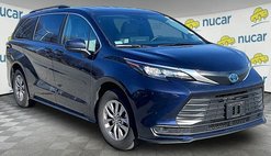 2025 Toyota Sienna LE 8-Passenger