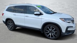 2022 Honda Pilot Touring w/Rear Captain's Chairs