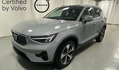 2025 Volvo XC40 B5 Plus Bright Theme