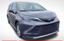 2025 Toyota Sienna LE 8-Passenger