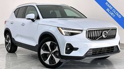 2025 Volvo XC40 B5 Plus Bright Theme